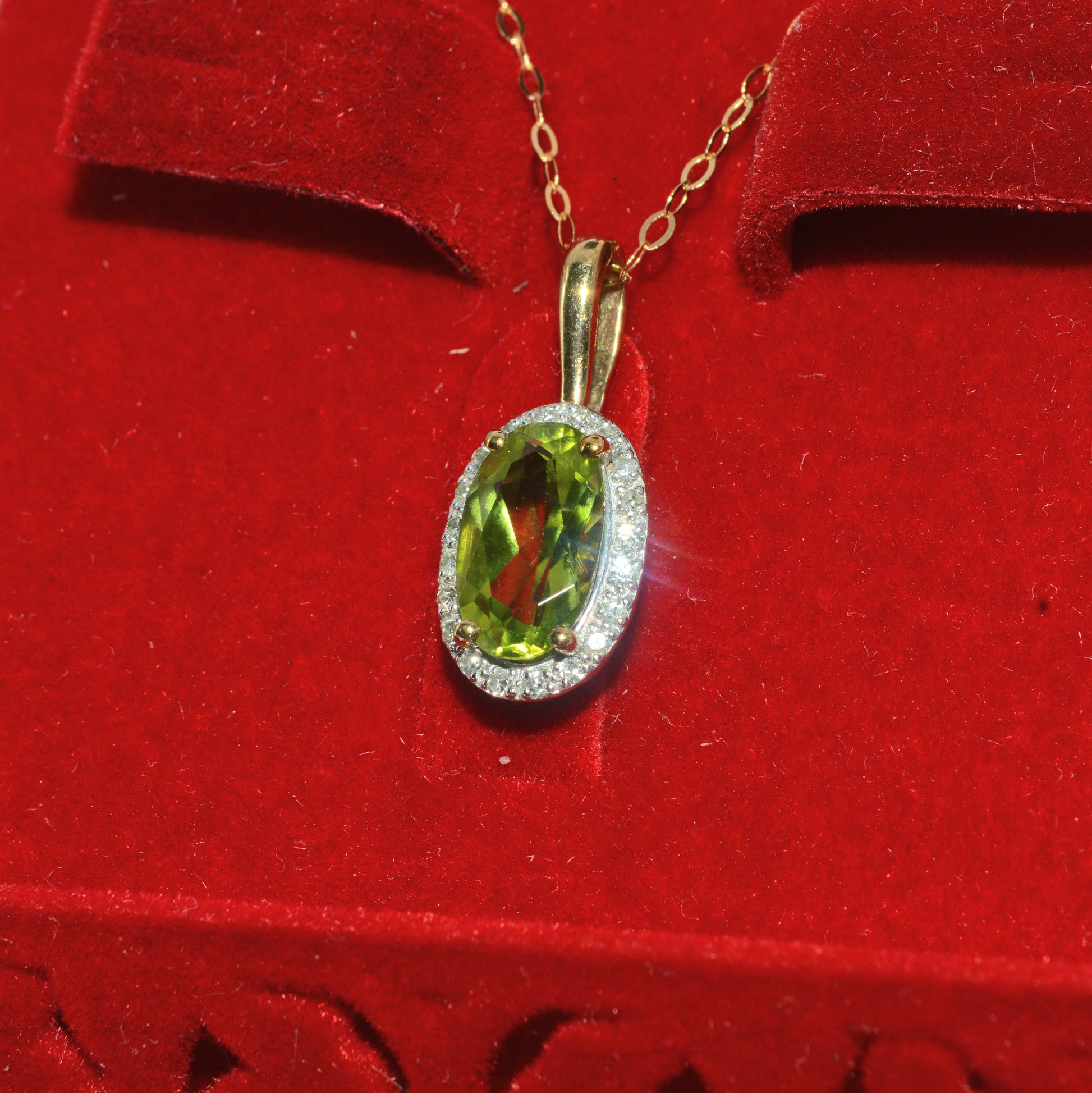 9ct Gold - Peridot & Diamond Necklace left