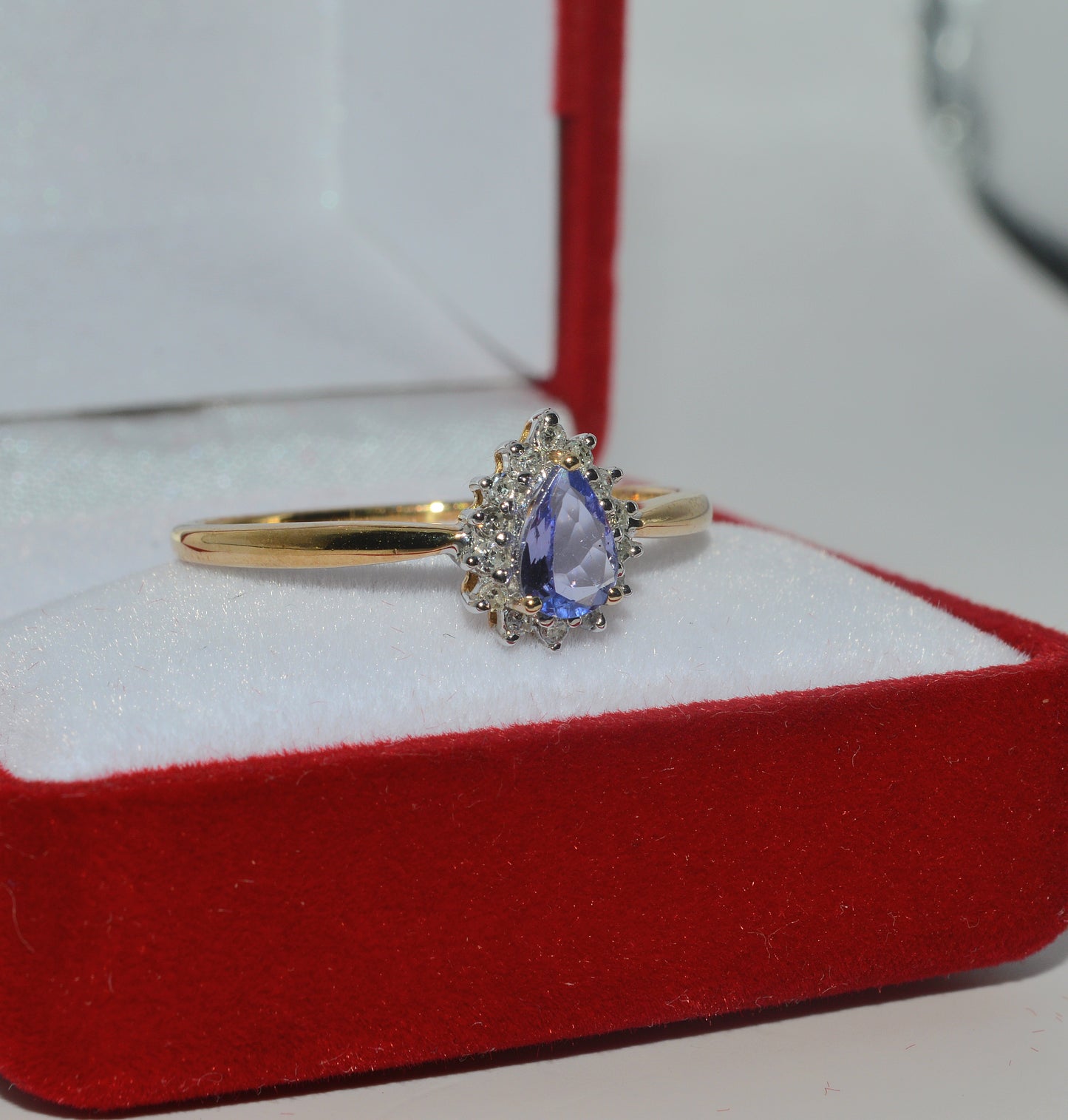 2005 - 9ct Gold - Diamond & Pear Tanzanite Cluster Ring right