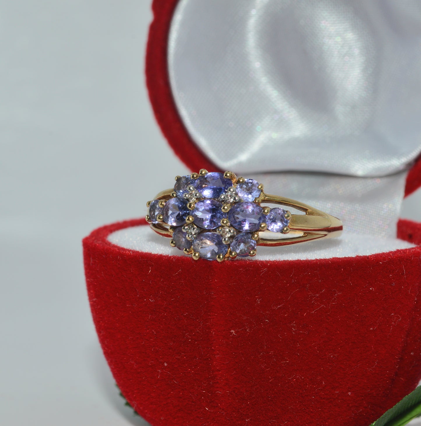 2006 - 9ct Gold - Diamond & Tanzanite Cluster Ring left