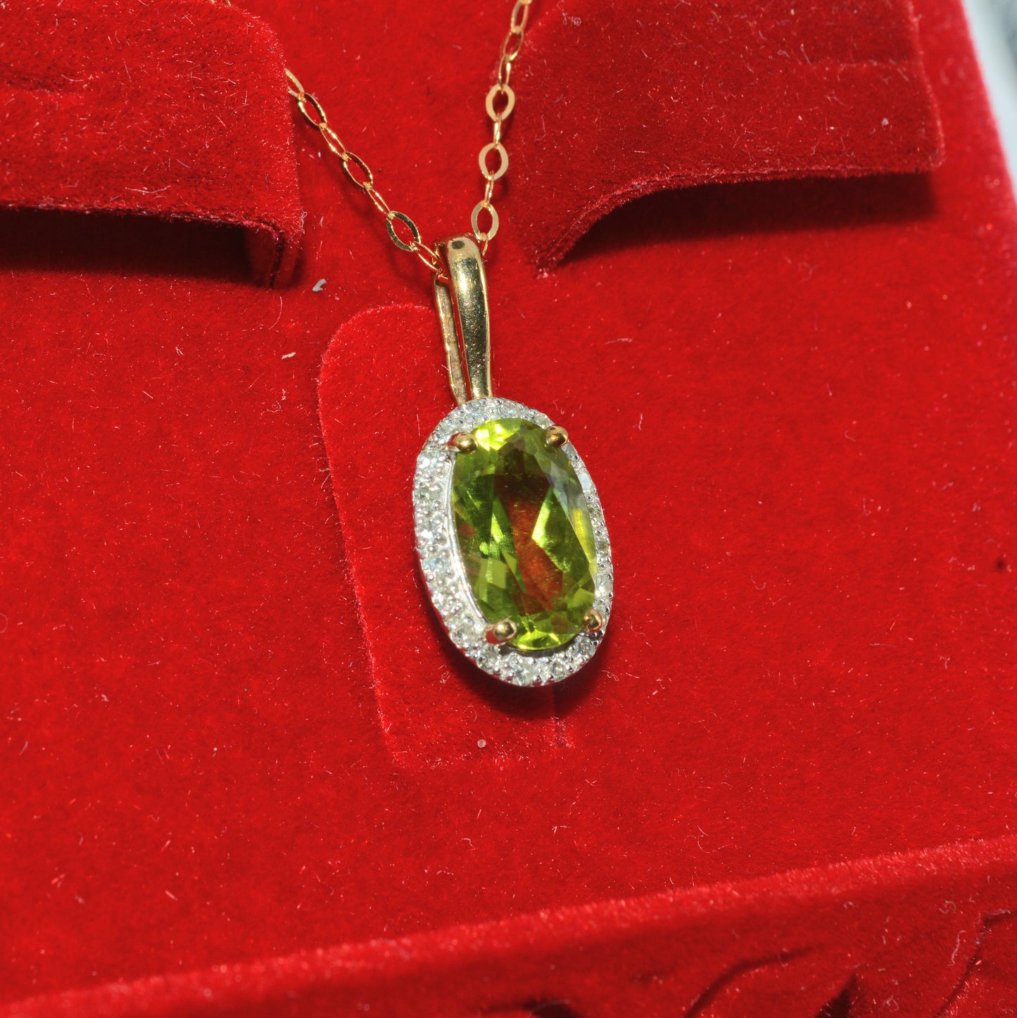 9ct Gold - Peridot & Diamond Necklace right