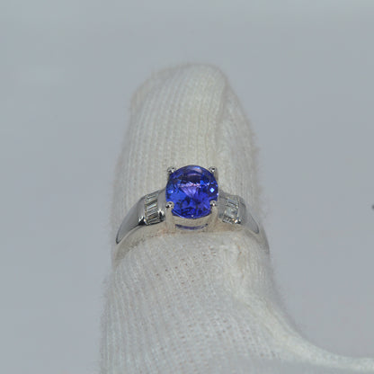 18ct White Gold - Tanzanite & Diamond Ring finger rear