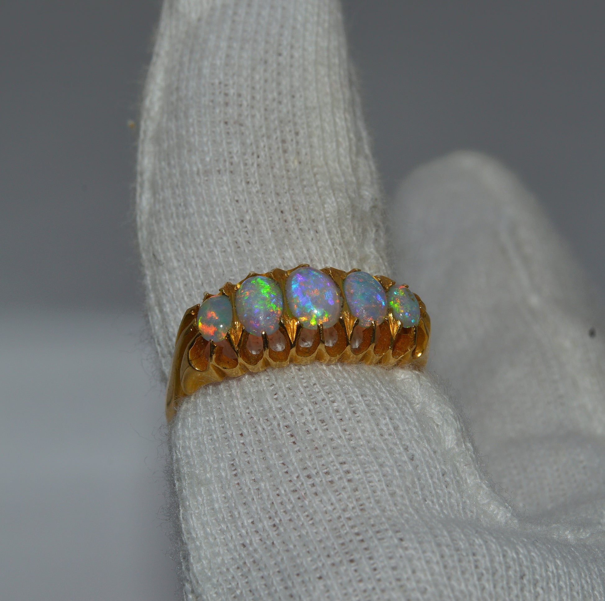 Edwardian Era - Antique 1905 - 18ct Gold - Opal 5 Stone Ring finger right