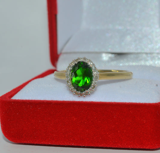 9ct Gold - Peridot & Diamond Ring