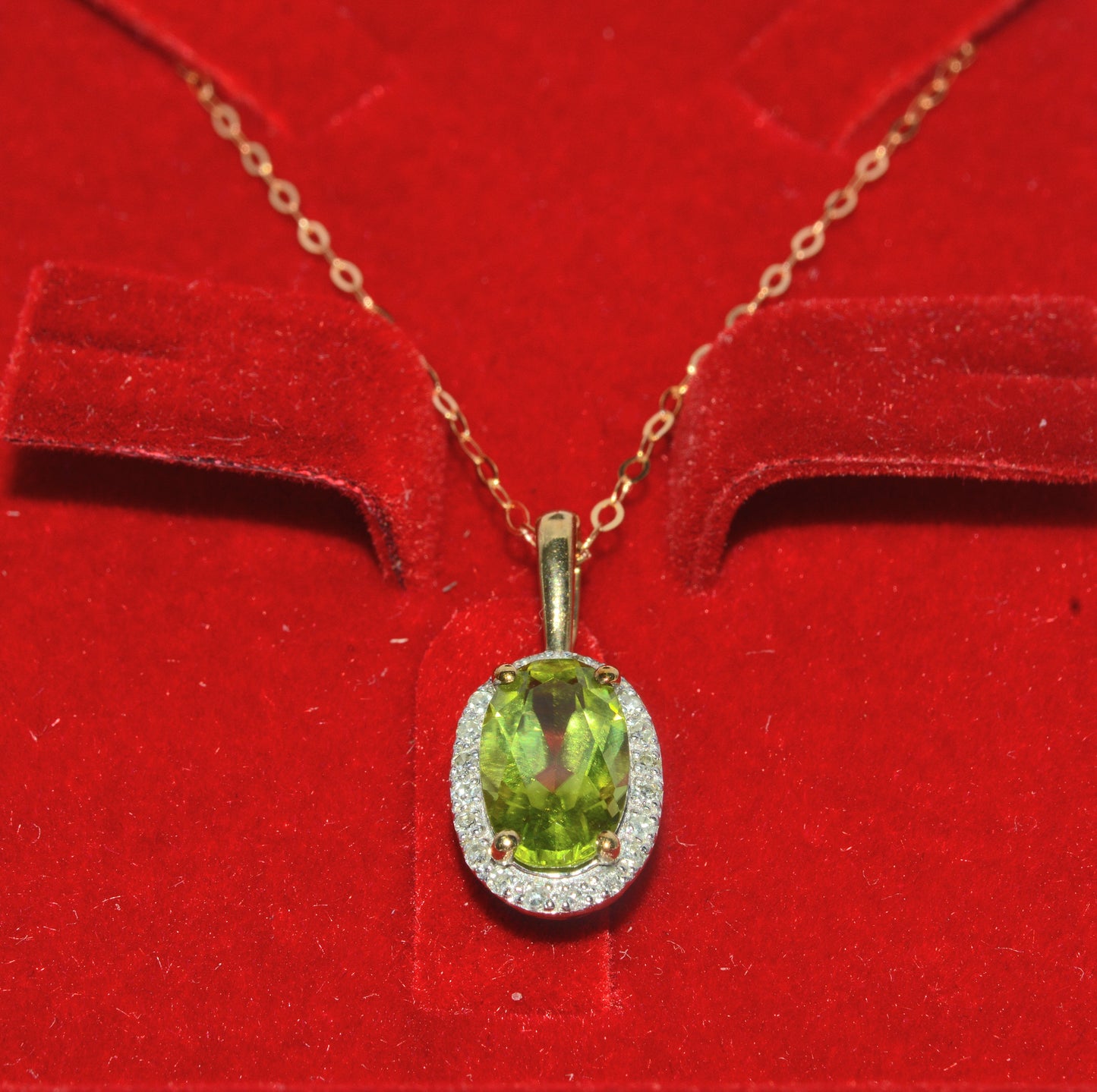 9ct Gold - Peridot & Diamond Necklace front clean