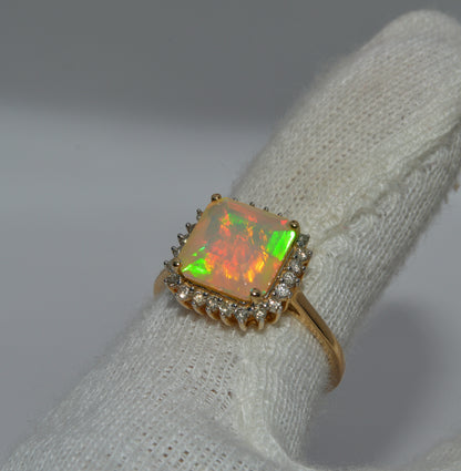 9ct Gold - Ethiopian Welo Opal & Diamond Cluster Ring WOW