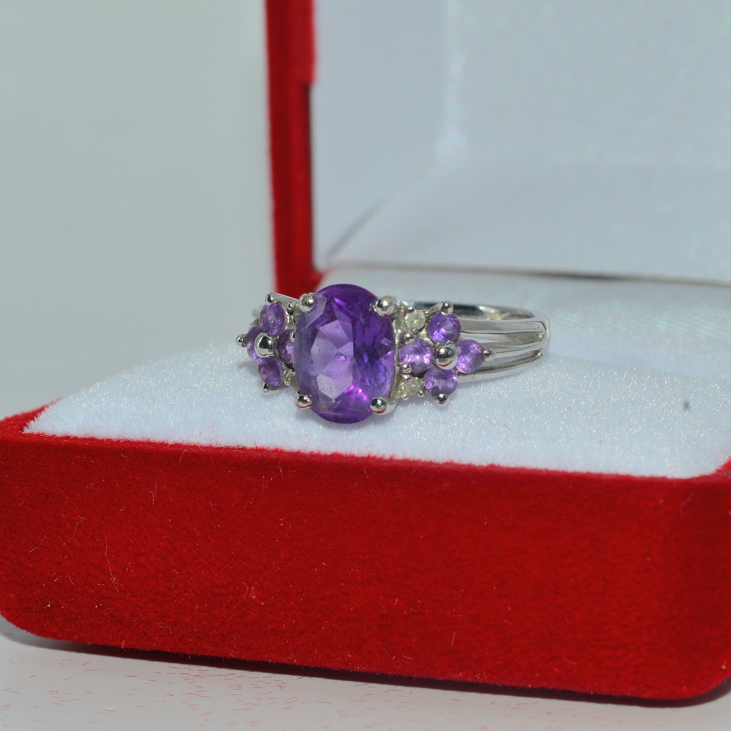 2006 - 9ct White Gold - Amethyst & Diamond Ring left