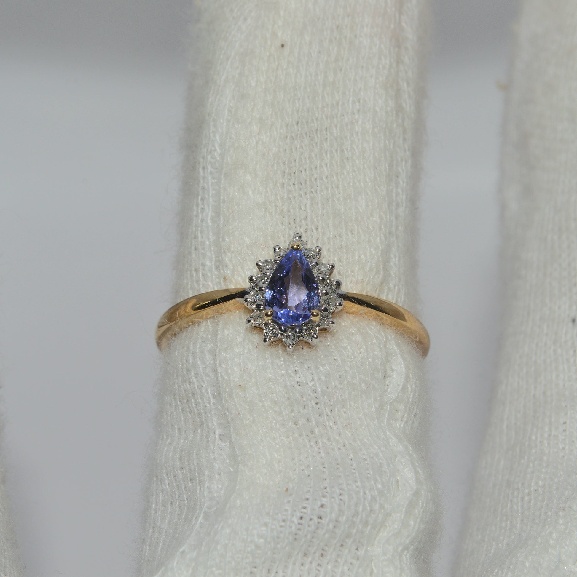 2005 - 9ct Gold - Diamond & Pear Tanzanite Cluster Ring finger top down