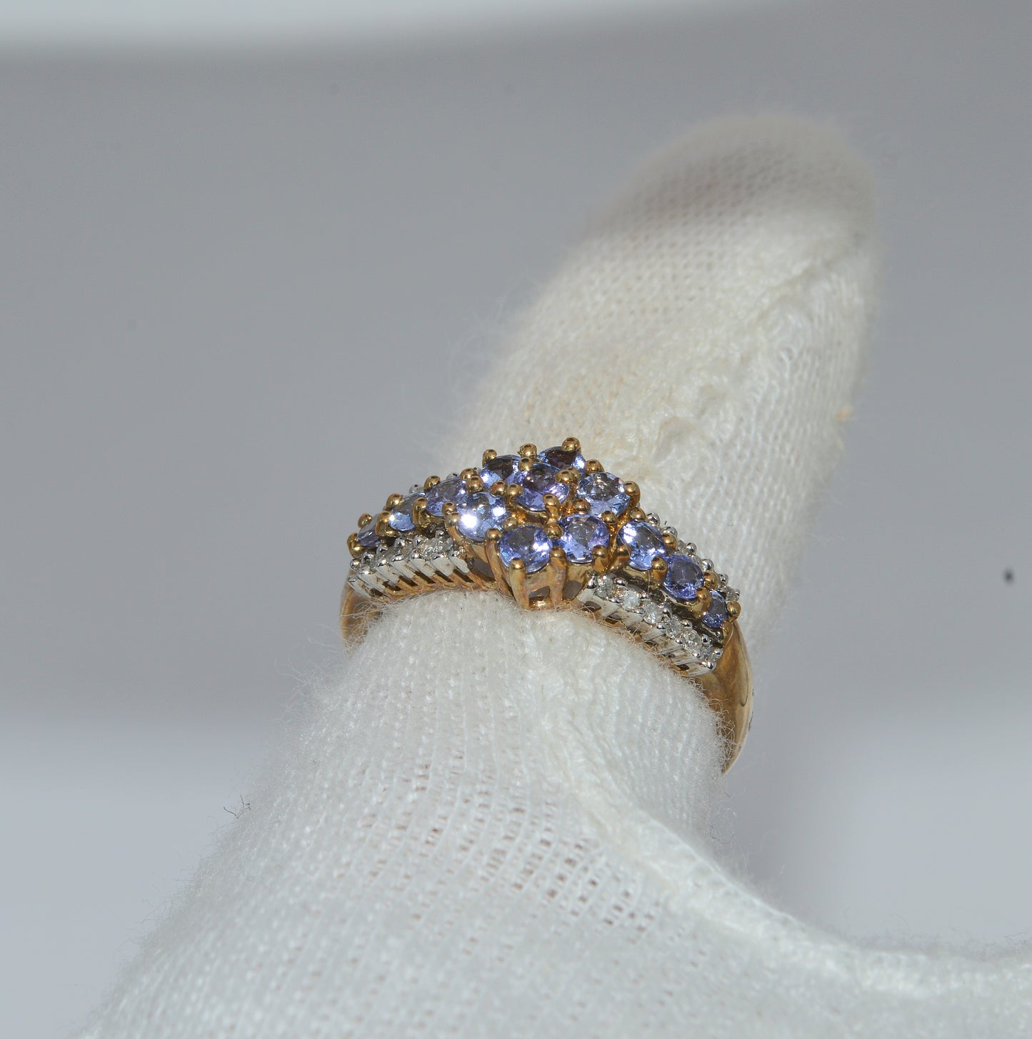 9ct Gold - Tanzanite & Diamond Ring finger rear