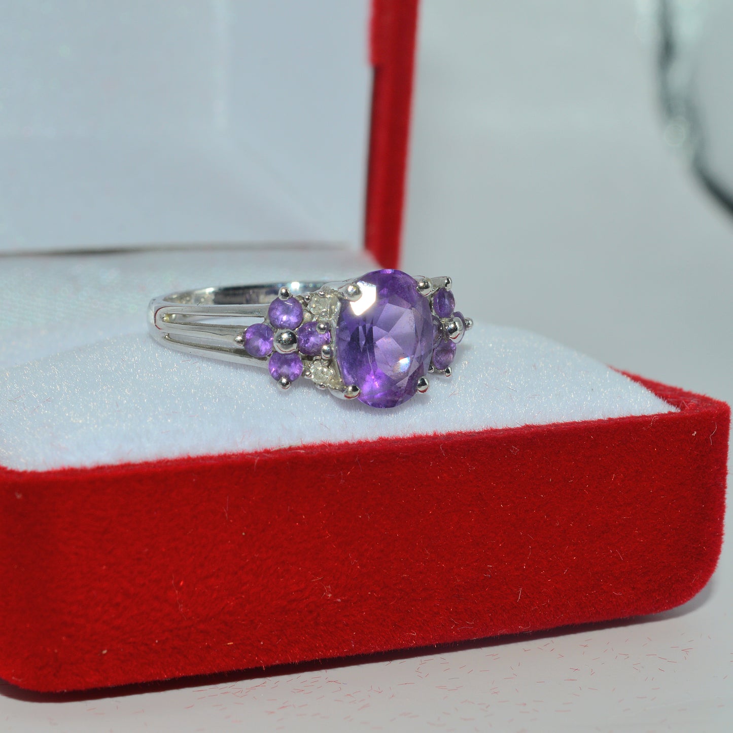 2006 - 9ct White Gold - Amethyst & Diamond Ring right