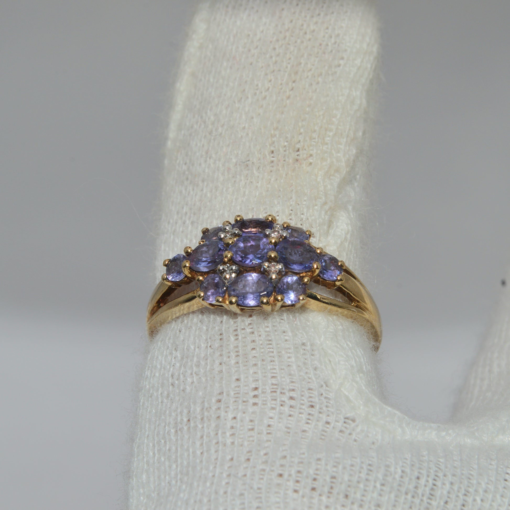 2006 - 9ct Gold - Diamond & Tanzanite Cluster Ring finger top down