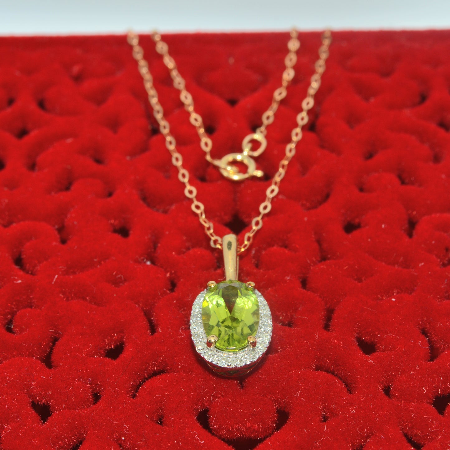 9ct Gold - Peridot & Diamond Necklace clasp