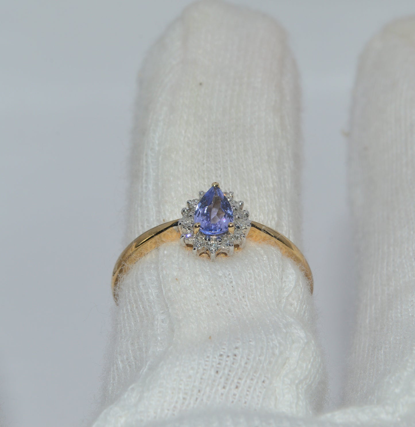 2005 - 9ct Gold - Diamond & Pear Tanzanite Cluster Ring finger rear