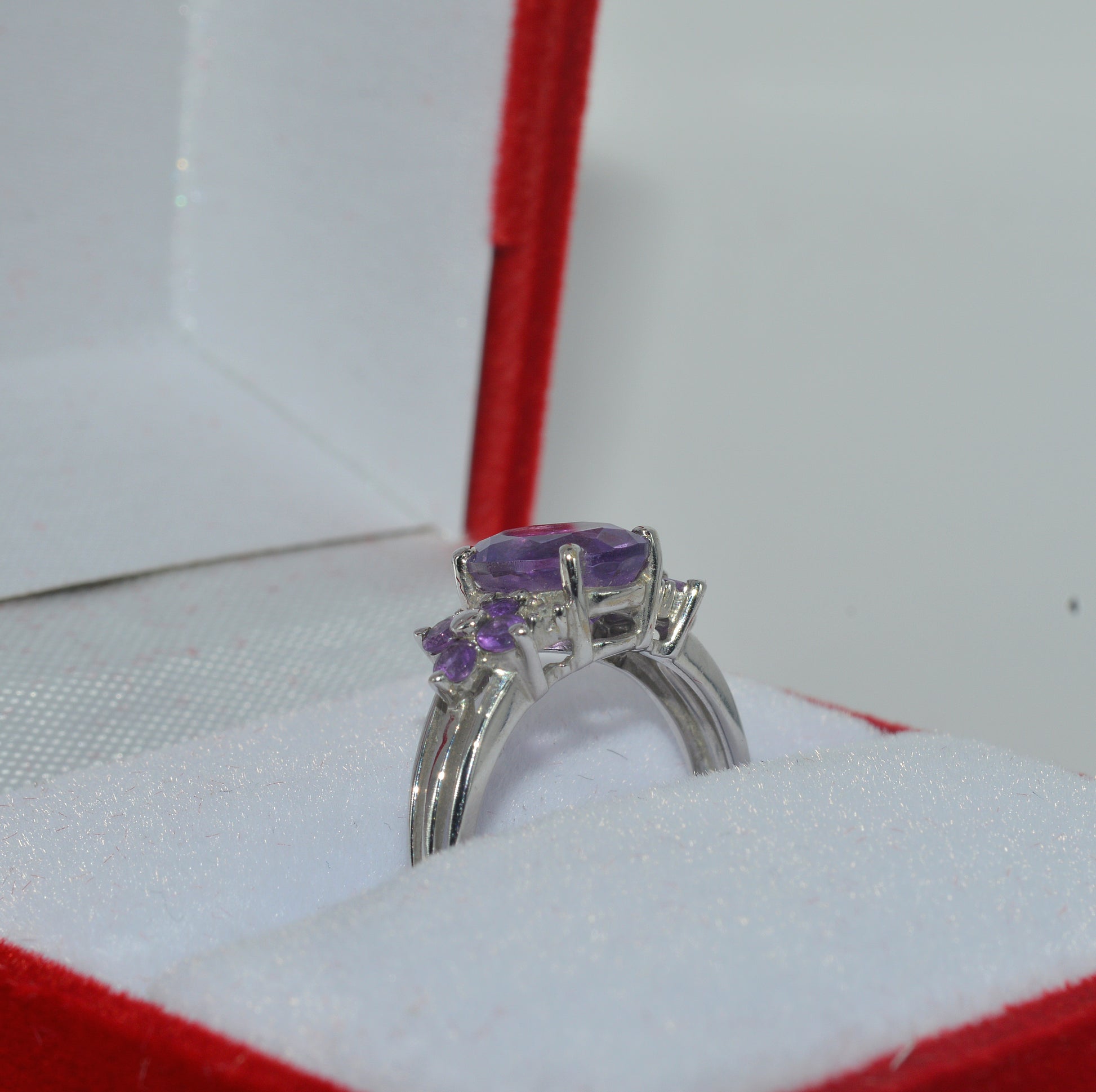 2006 - 9ct White Gold - Amethyst & Diamond Ring upright right