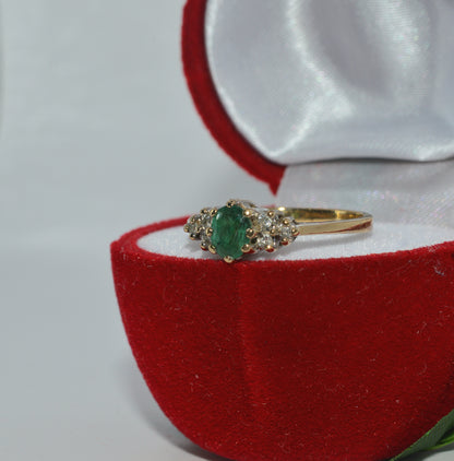 Vintage 1993 - 9ct Gold - Emerald & Diamond Ring left