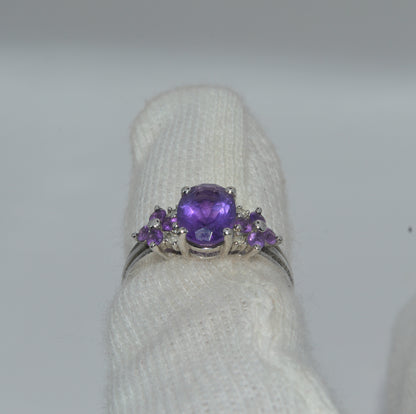 2006 - 9ct White Gold - Amethyst & Diamond Ring finger rear