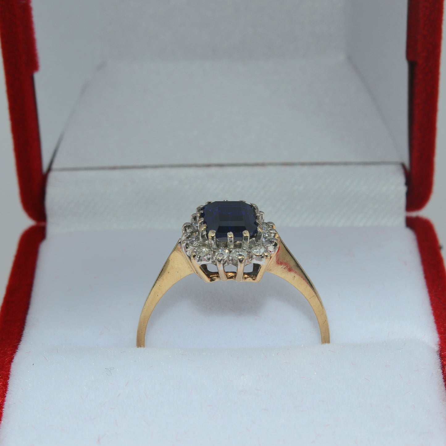 Vintage 1987 - 9ct Gold - Sapphire & Diamond Cluster Ring upright front