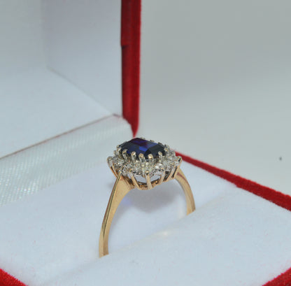 Vintage 1987 - 9ct Gold - Sapphire & Diamond Cluster Ring upright right