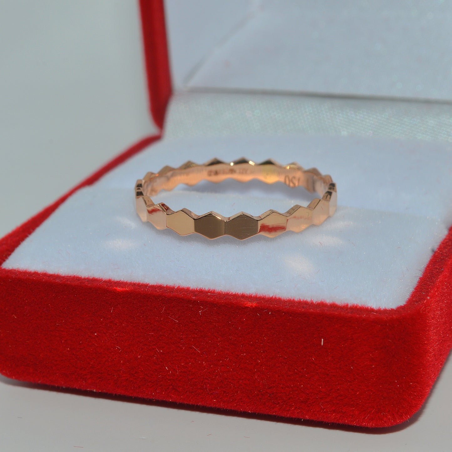 18ct Gold - Honeycomb Ring right close