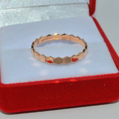 18ct Gold - Honeycomb Ring top close