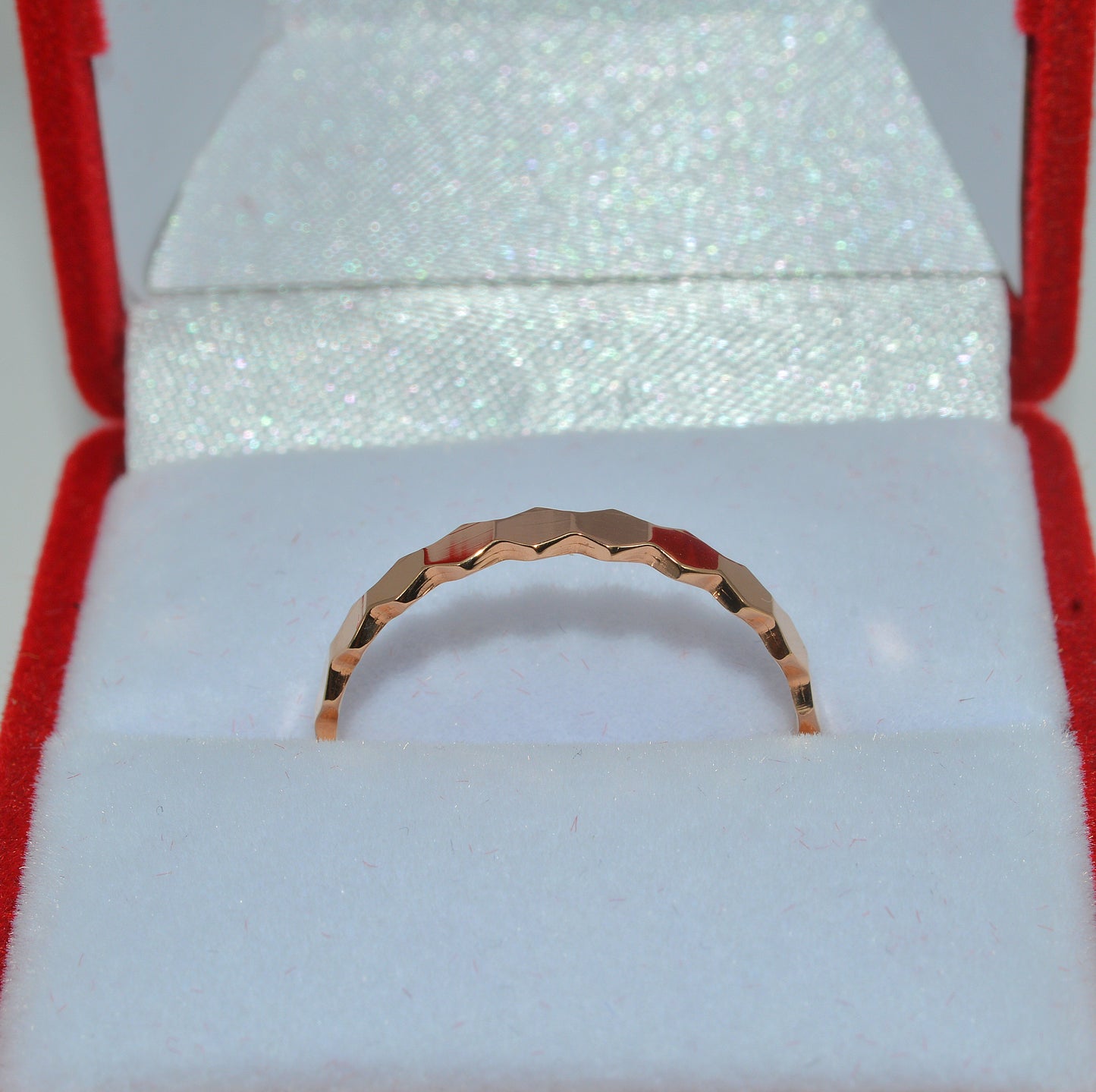 18ct Gold - Honeycomb Ring upright 