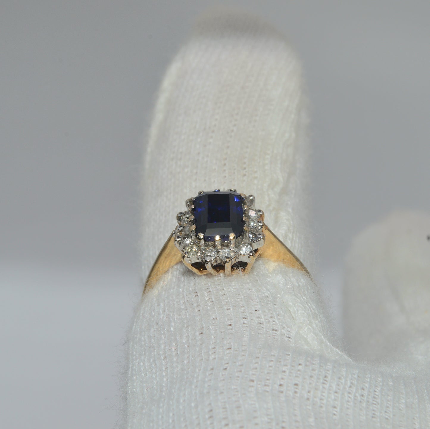 Vintage 1987 - 9ct Gold - Sapphire & Diamond Cluster Ring rear