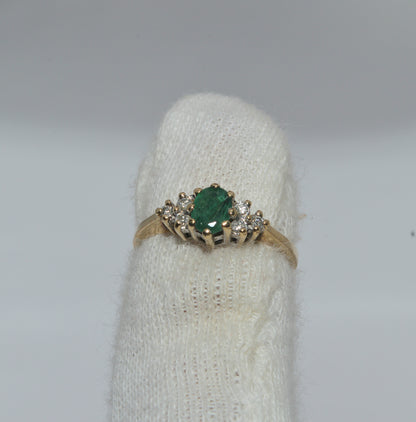 Vintage 1993 - 9ct Gold - Emerald & Diamond Ring finger left