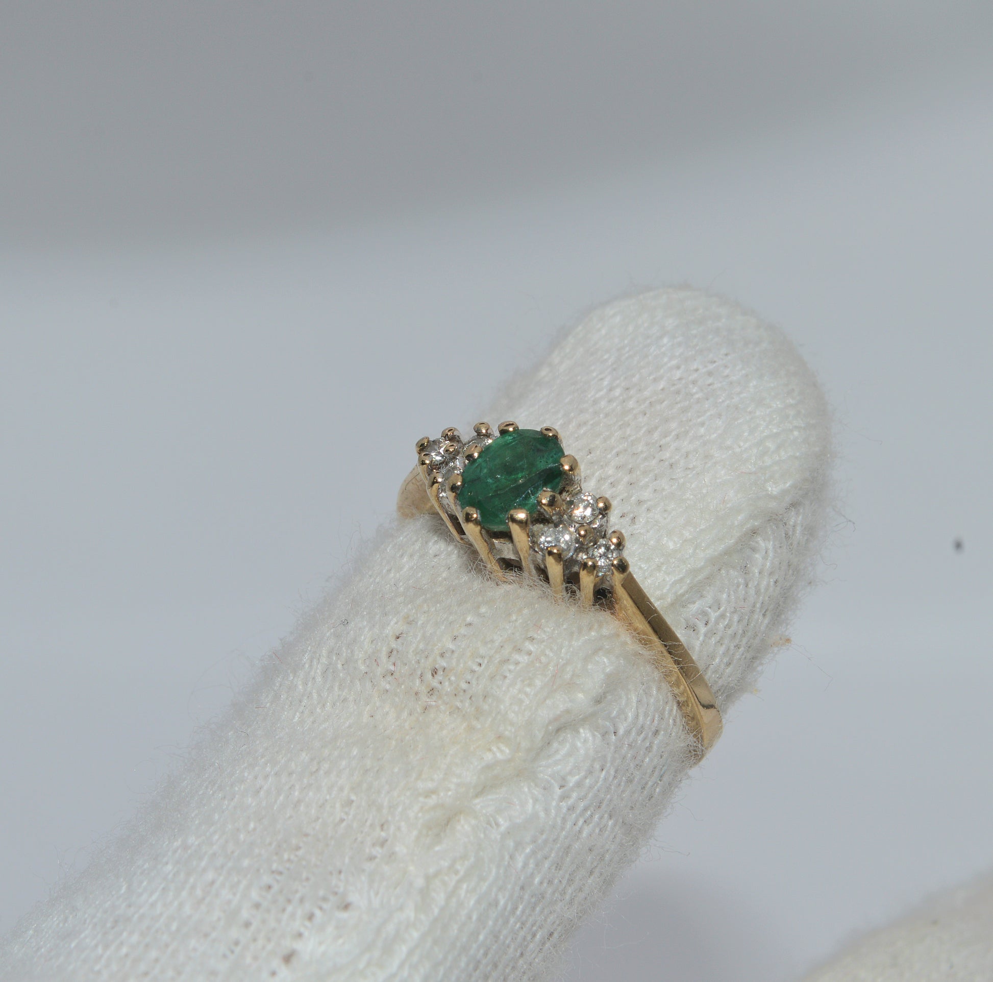 Vintage 1993 - 9ct Gold - Emerald & Diamond Ring finger left