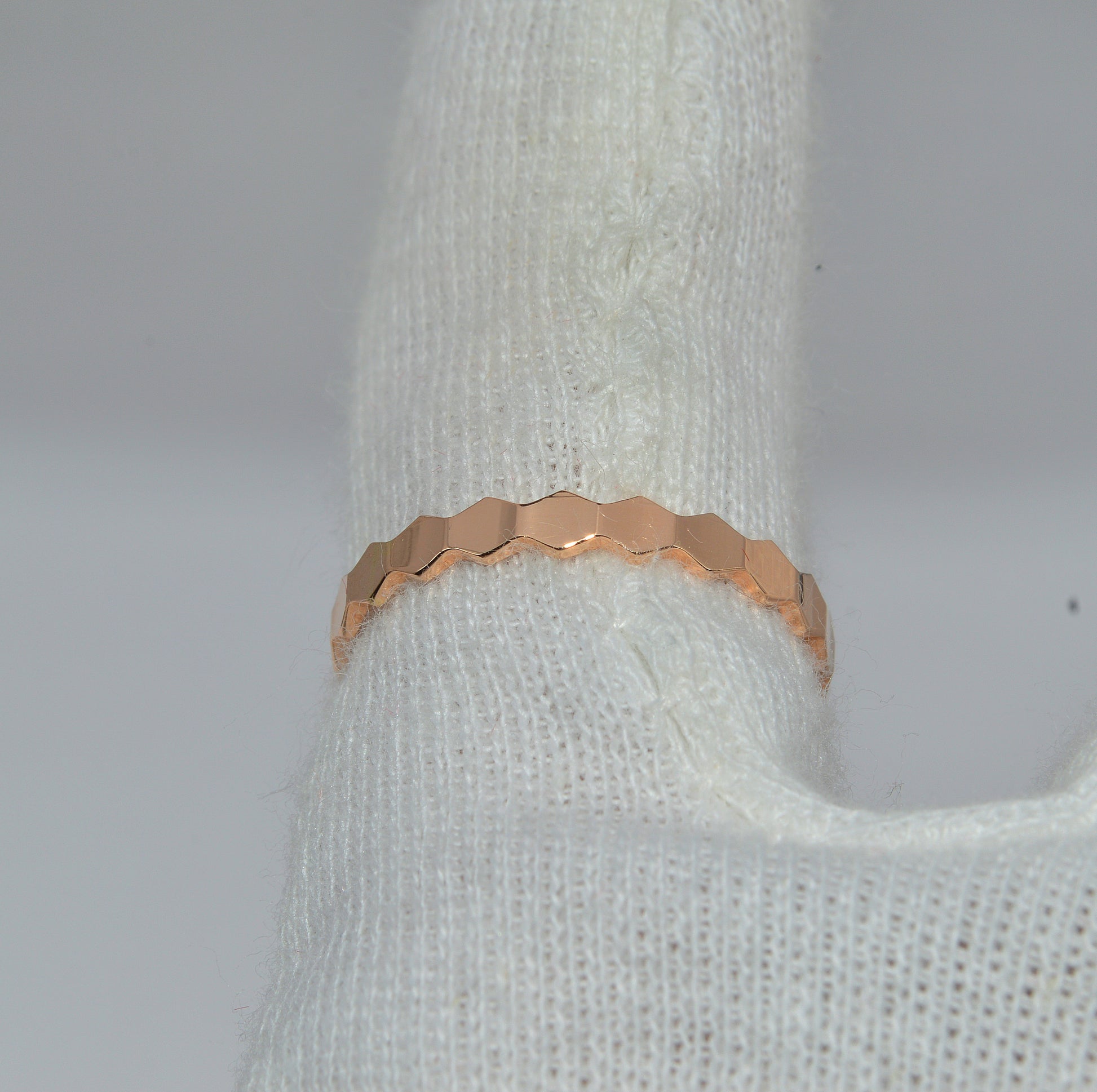 18ct Gold - Honeycomb Ring top finger