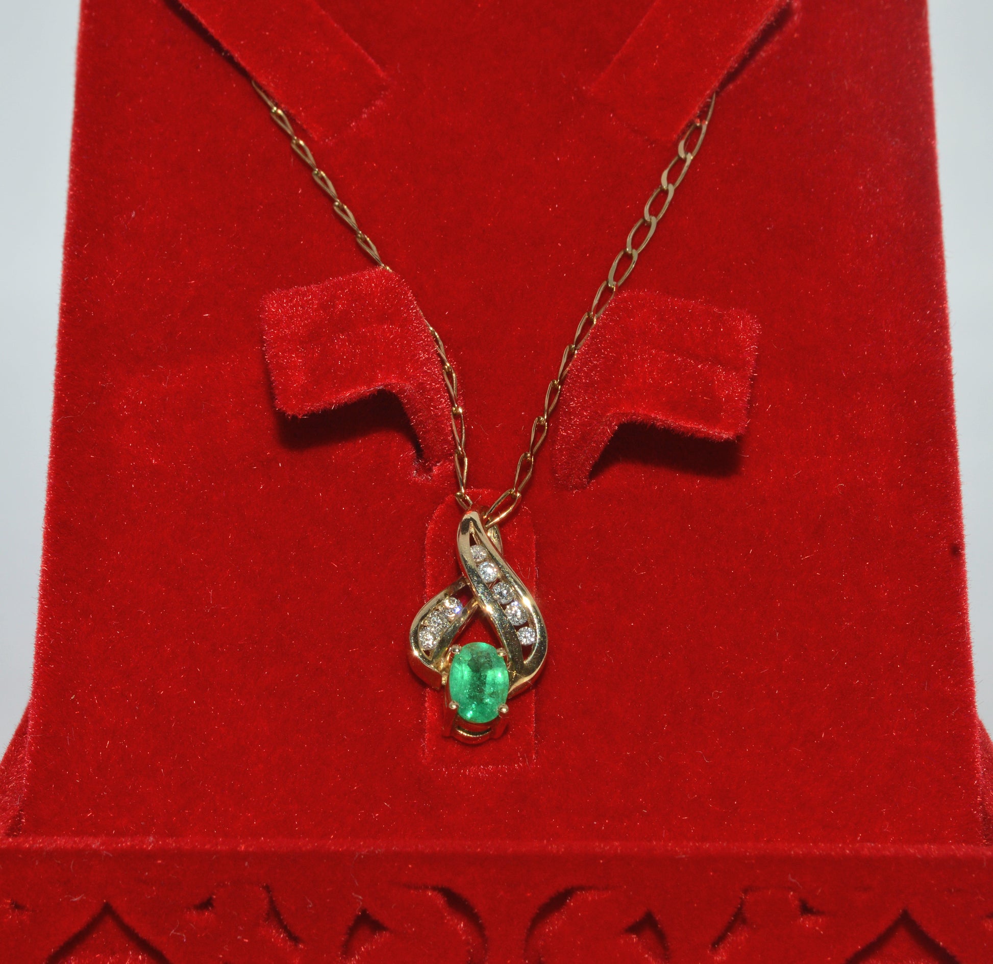 9ct Gold - Emerald & Diamond Fancy Necklace far