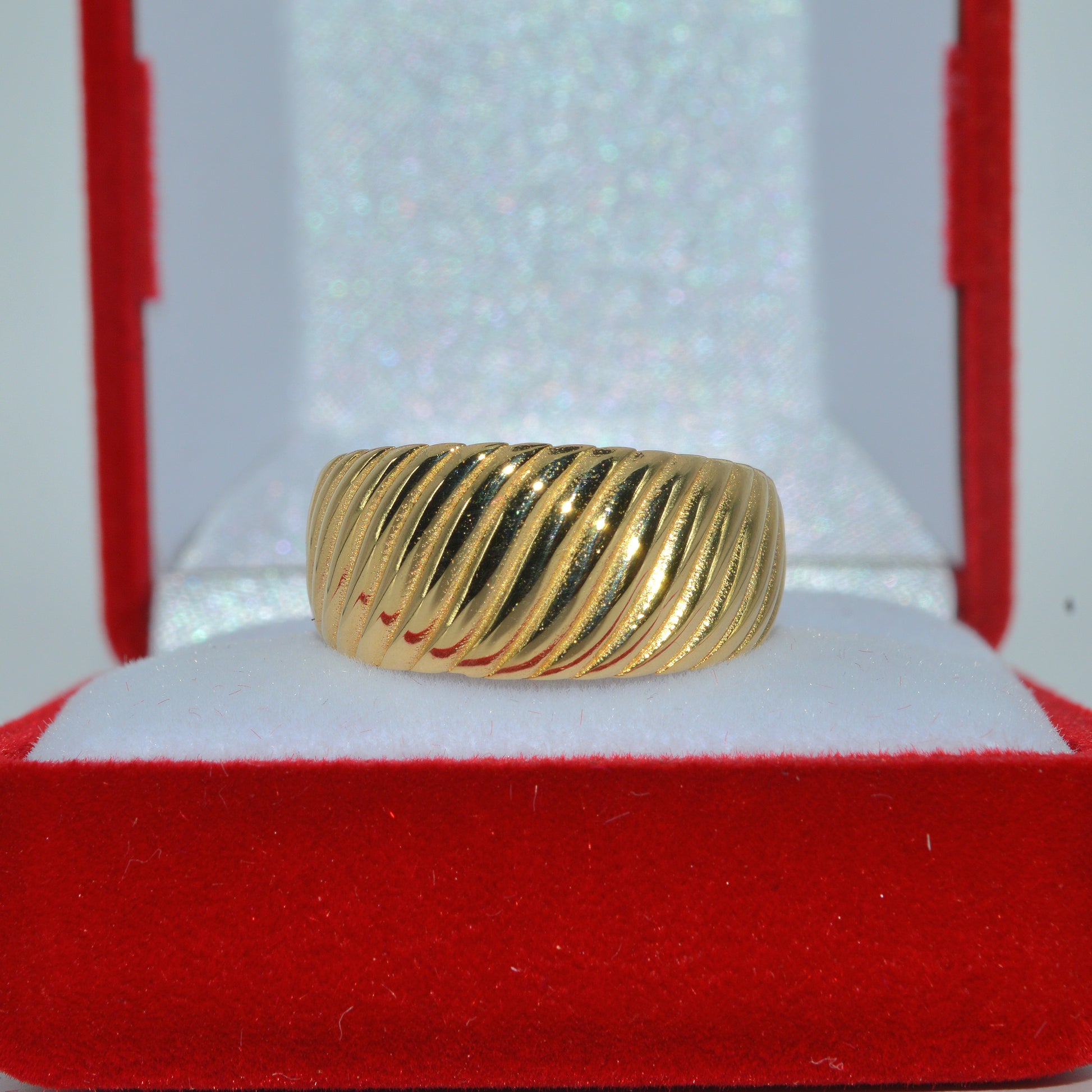 18ct Gold - Croissant Ring front close 2