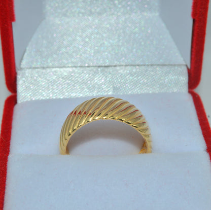 18ct Gold - Croissant Ring upright