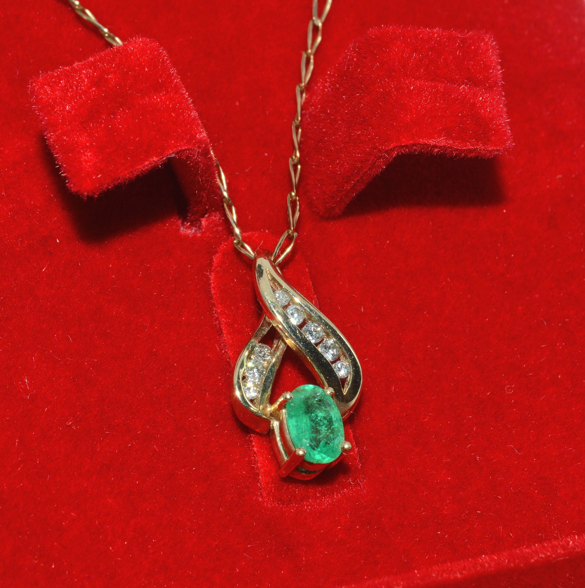 9ct Gold - Emerald & Diamond Fancy Necklace right