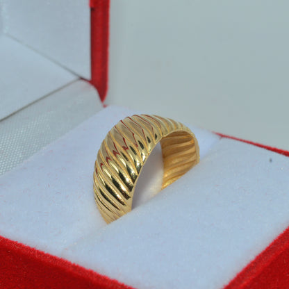 18ct Gold - Croissant Ring upright right tilt