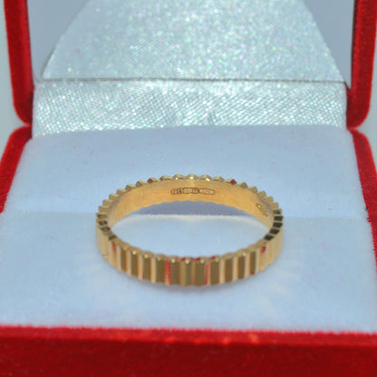 18ct Gold - Ribbed Ring hallmark