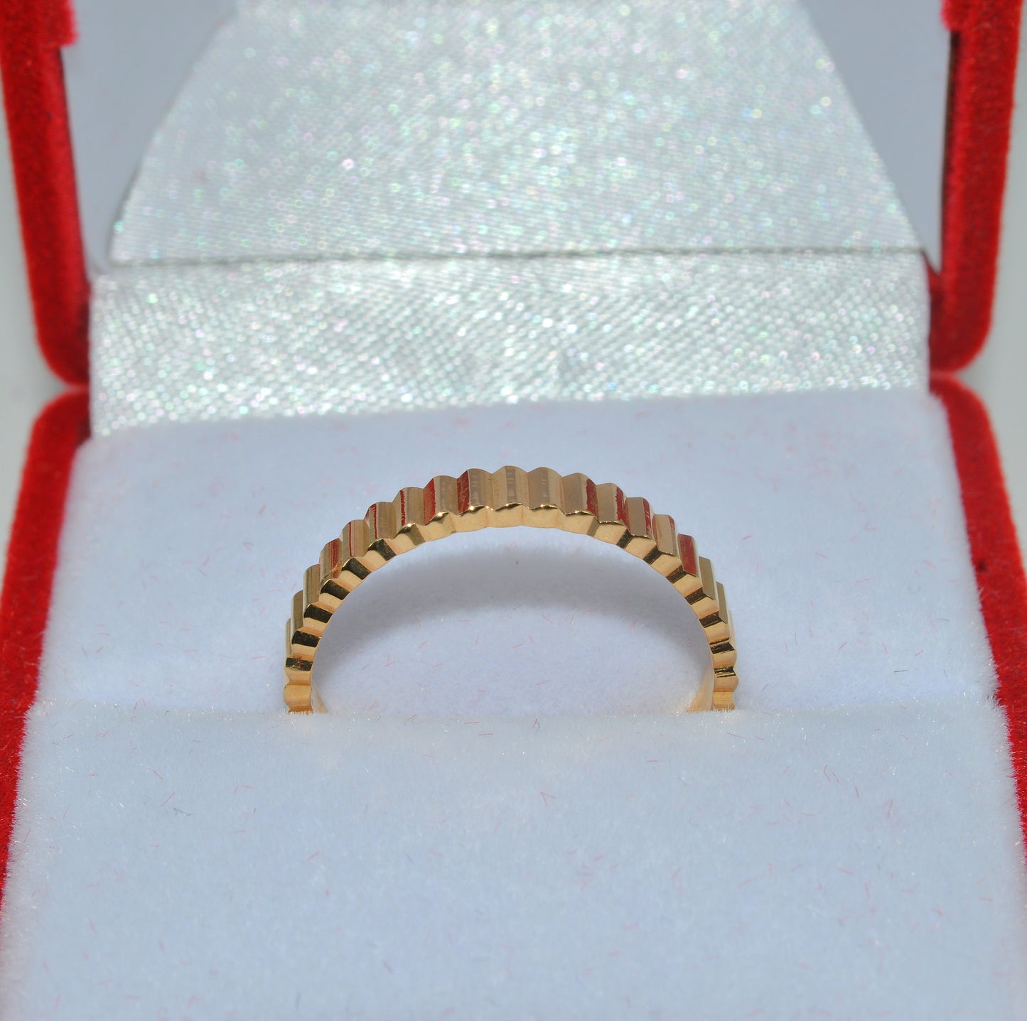 18ct Gold - Ribbed Ring upright