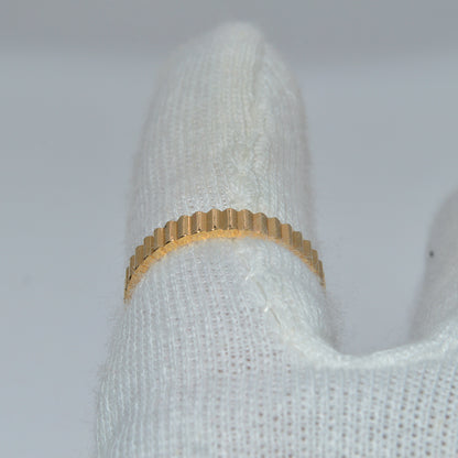 18ct Gold - Ribbed Ring finger rear