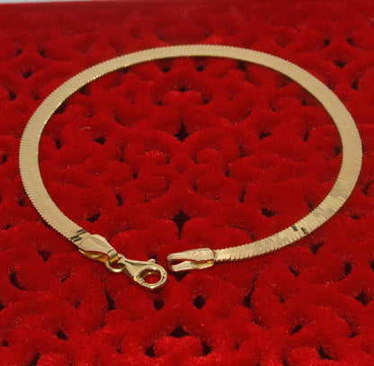 18ct Gold Herringbone Bracelet top close