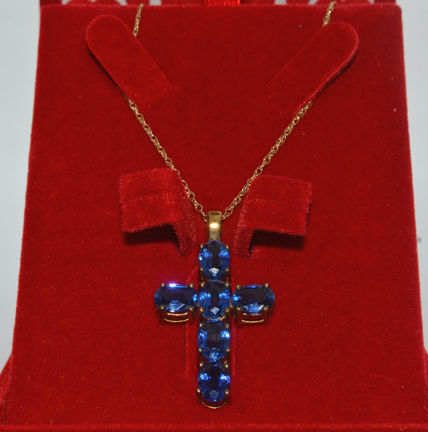 2007 - 9ct Gold - Kyanite Cross Necklace far