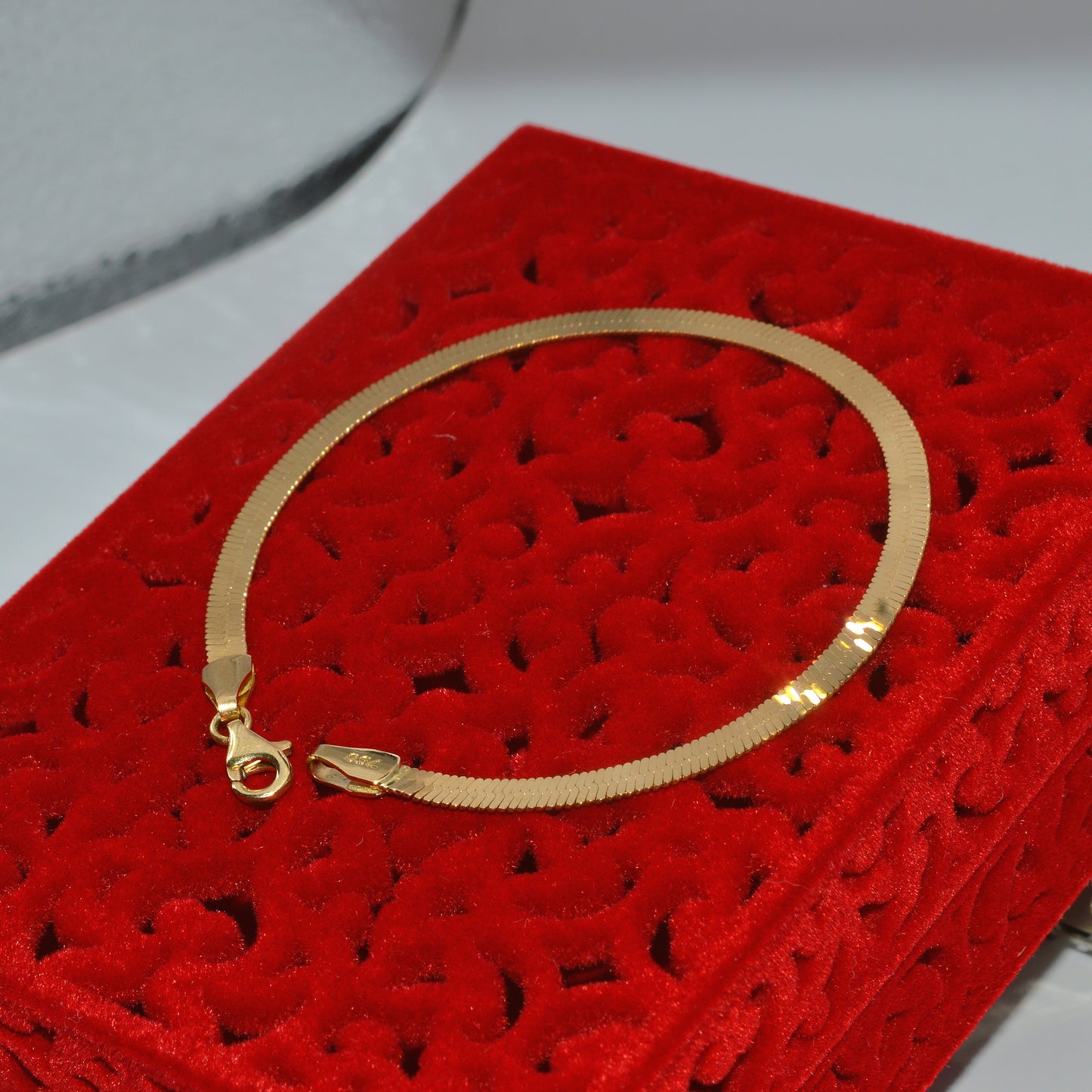 18ct Gold Herringbone Bracelet left tilt close