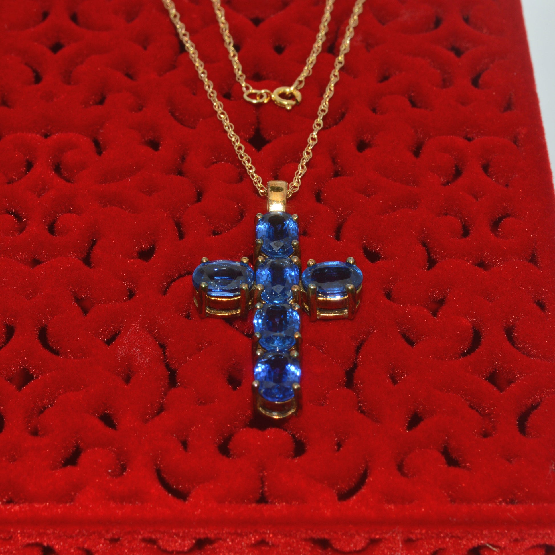 2007 - 9ct Gold - Kyanite Cross Necklace top down