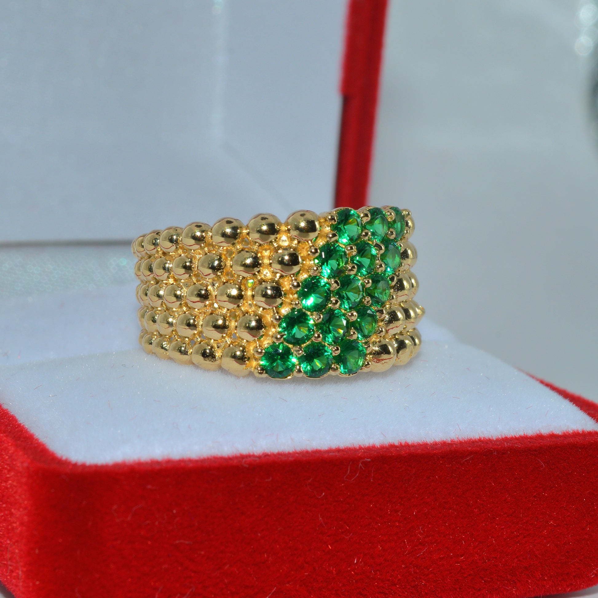 18ct Gold - Green Zirconia Ring right tilt