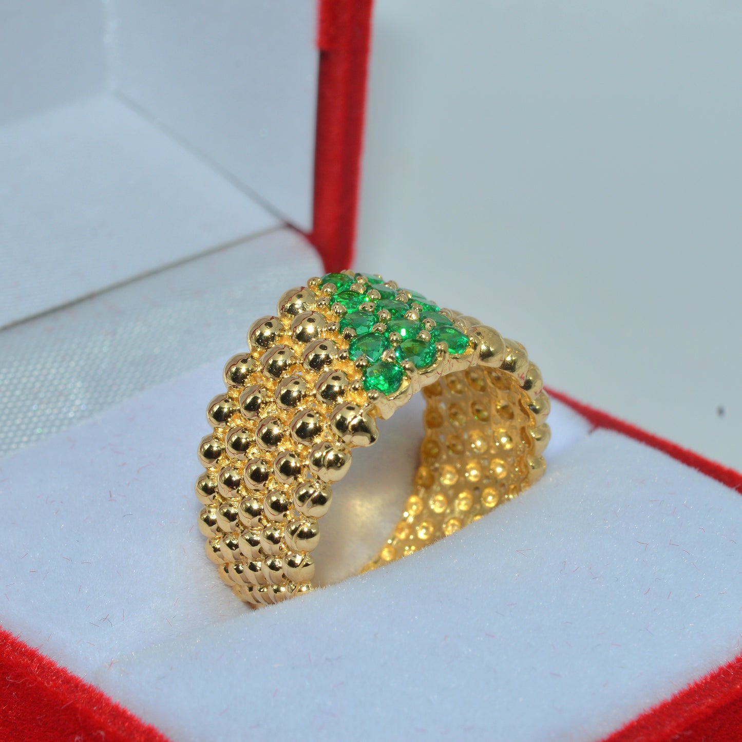 18ct Gold - Green Zirconia Ring upright right