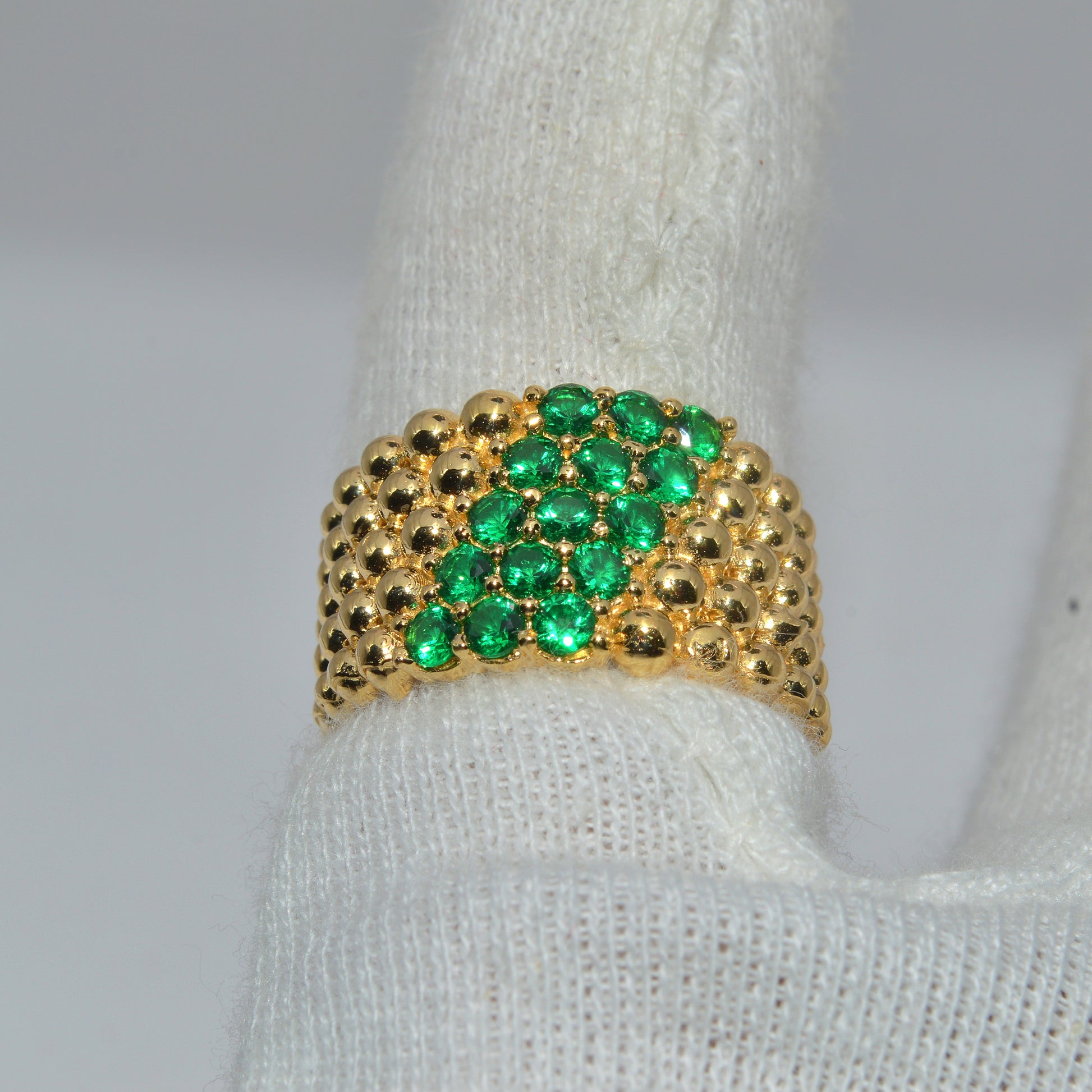 18ct Gold - Green Zirconia Ring finger top down