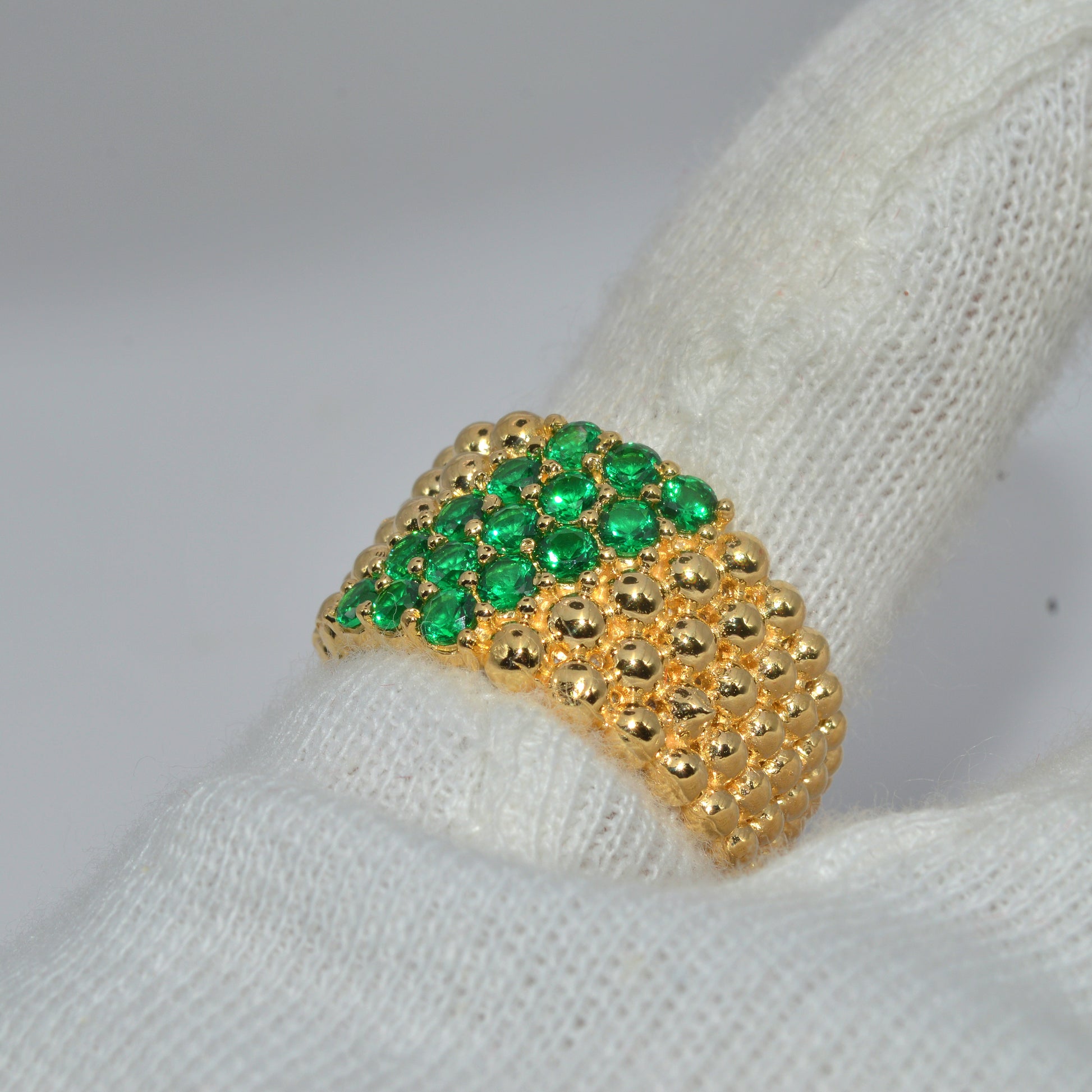 18ct Gold - Green Zirconia Ring finger right