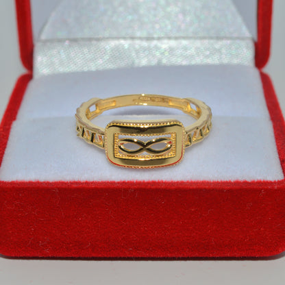 18ct Gold - Infinity Ring front on