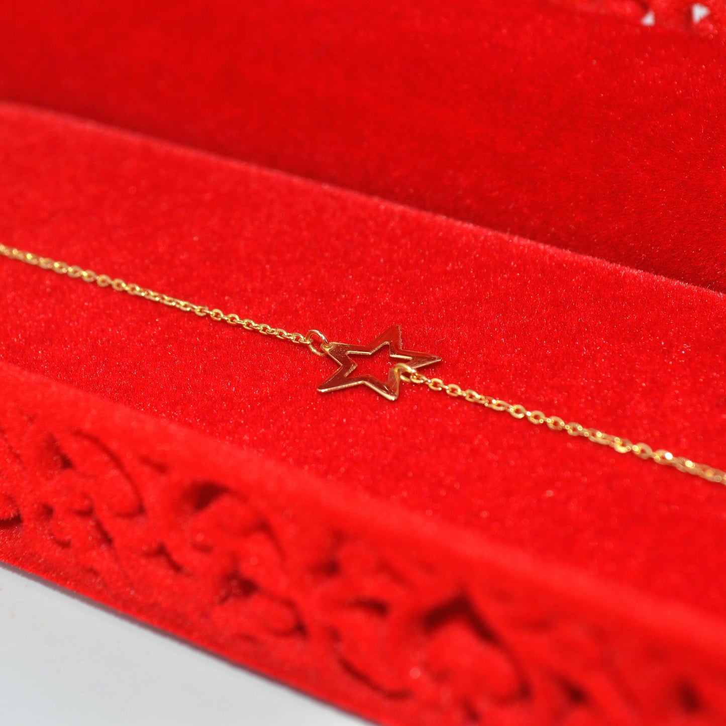 18ct Gold Central Star Bracelet