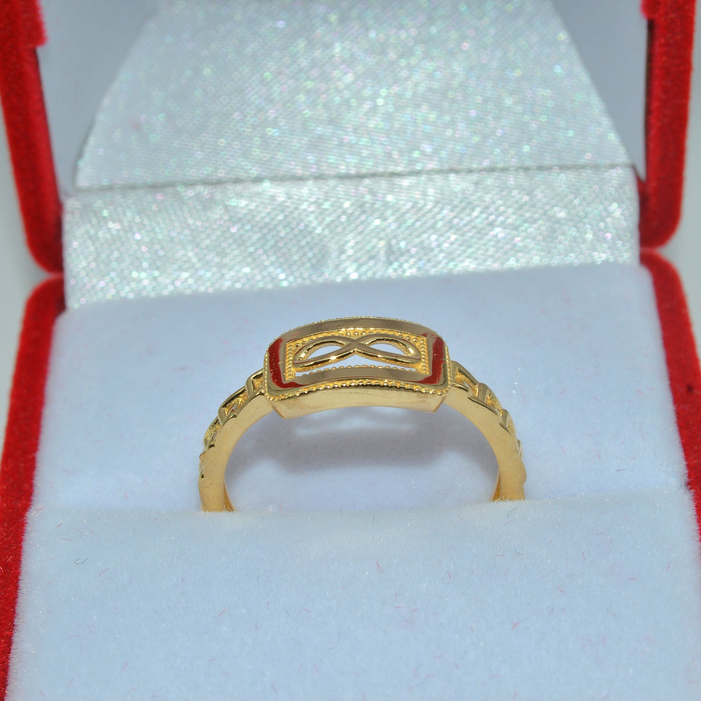 18ct Gold - Infinity Ring upright