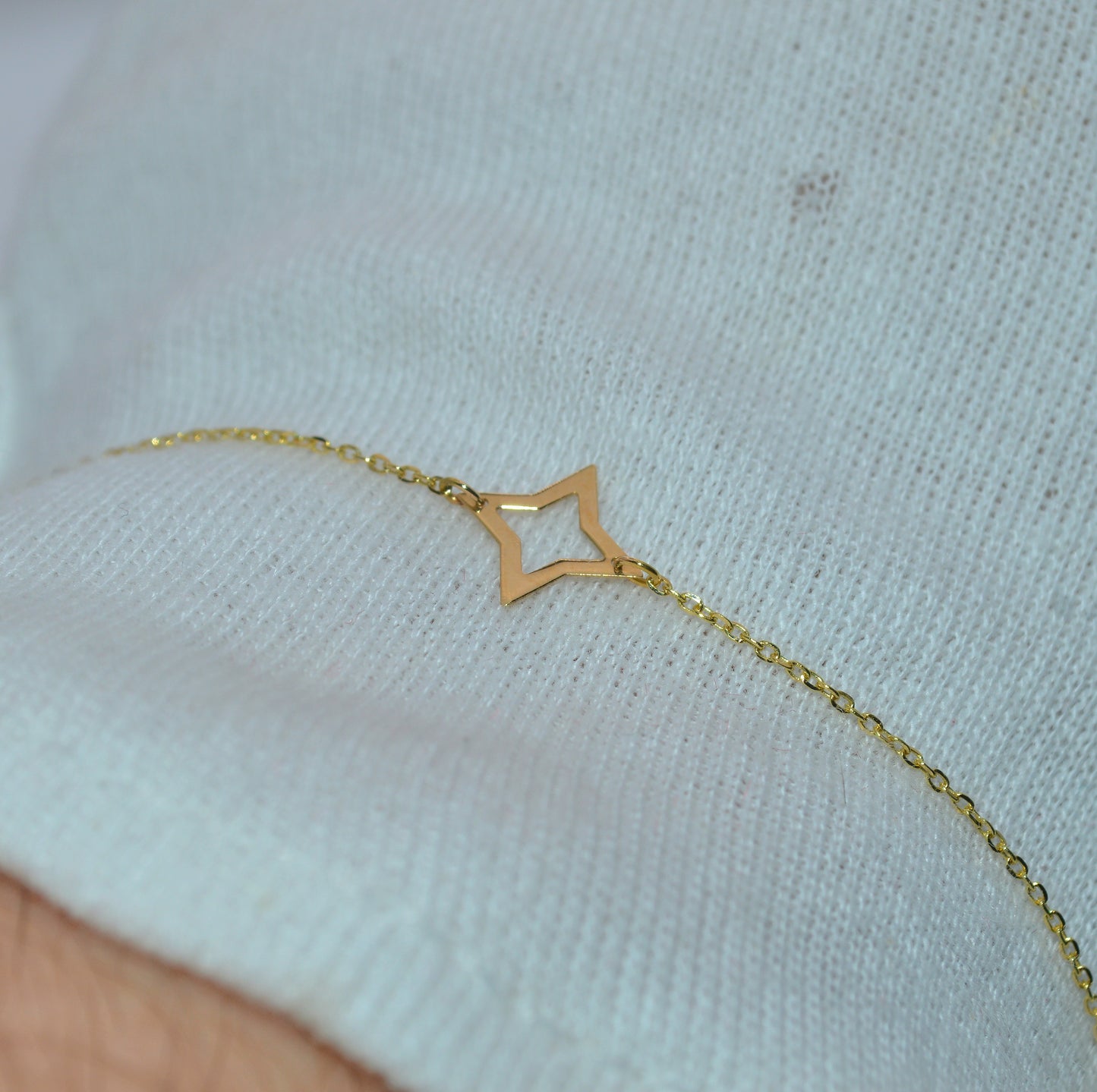 18ct Gold 4 Point Star Bracelet