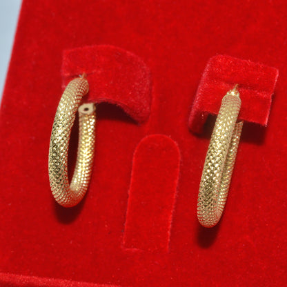 18ct Gold Textured Hoop Earrings left close