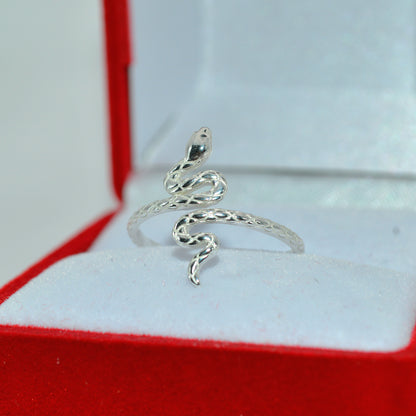 Sterling Silver - Serpent Ring left tilt close